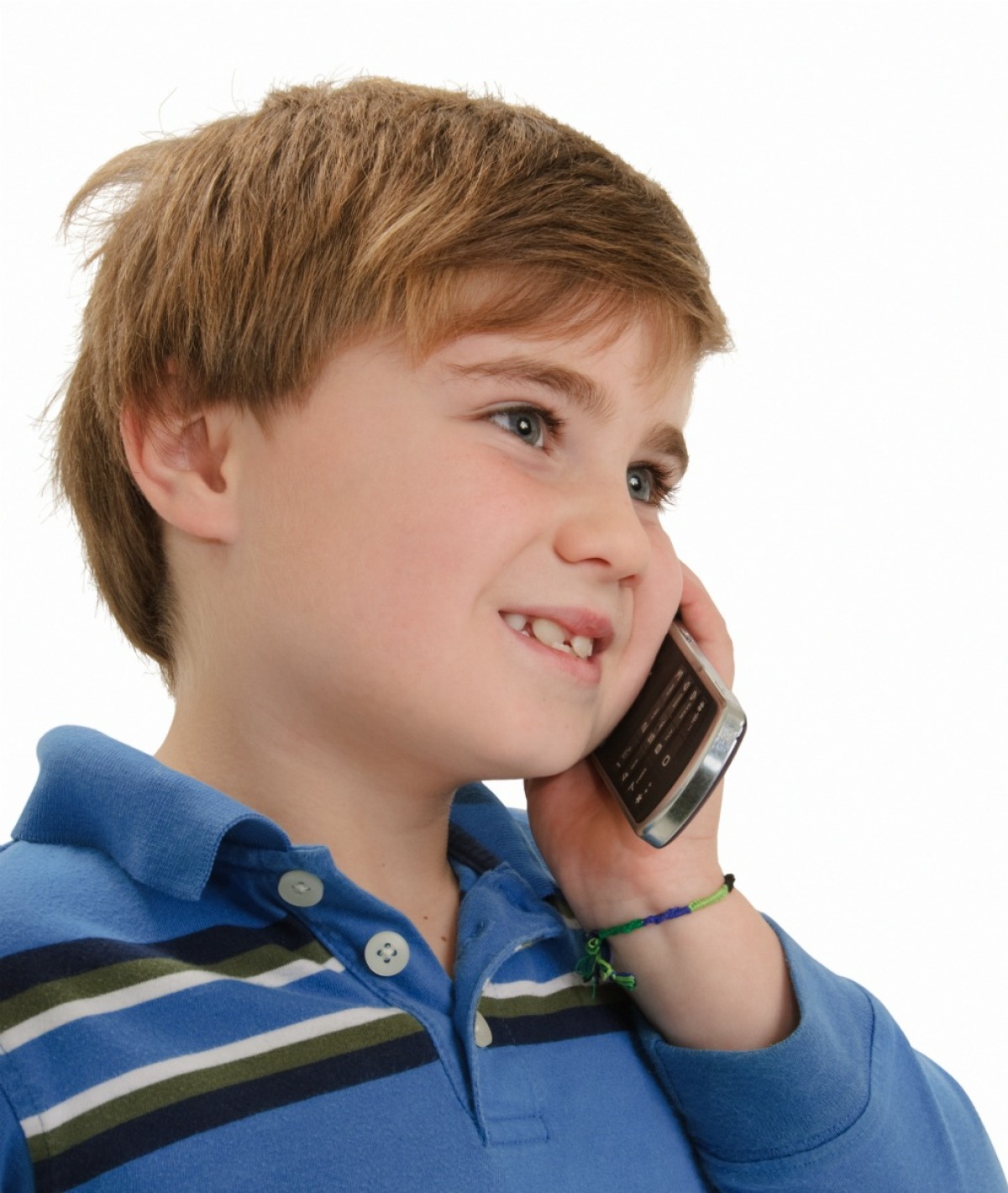 Включи телефон мальчик. Ребенок с мобильником. Мальчик говорит по телефону. Ребенок с телефоном. Школьник разговаривает по телефону.