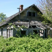 Photo of an old, abandoned house.
