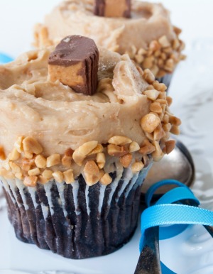 Cupcake with peanut butter frosting.