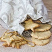 Cloth snack bag with cookies peeking out.