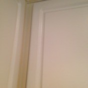 Contrast between doors and cabinet color.