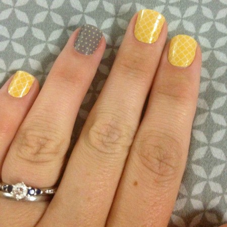 Applying Nail Wraps