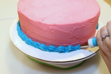 Mint Chocolate Chip Ice Cream Cake - bottom shell border