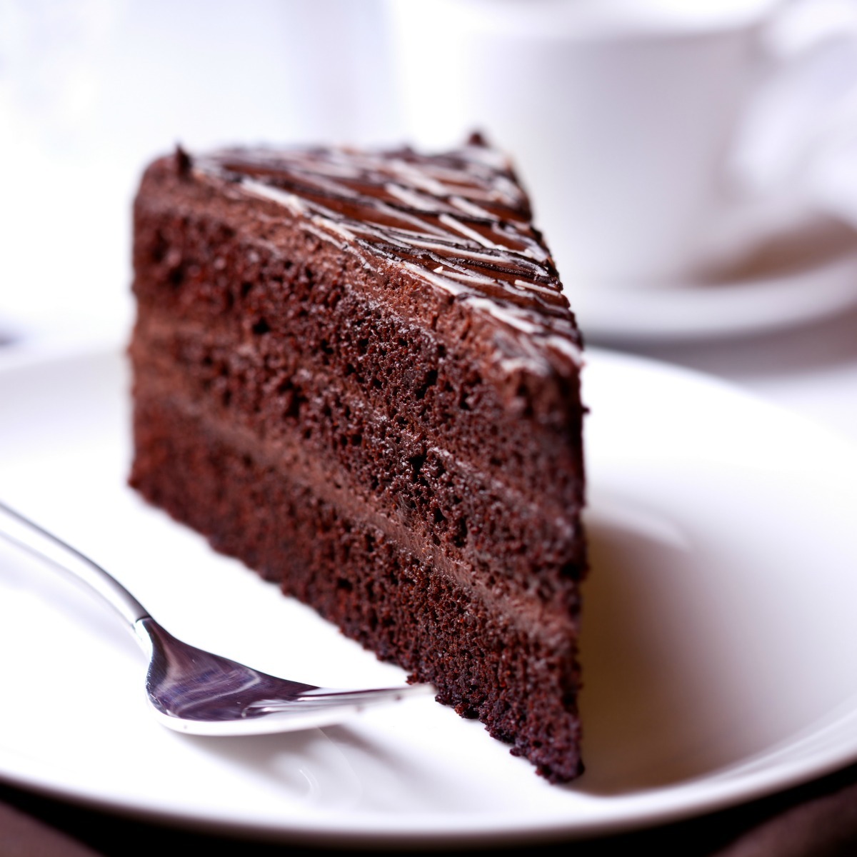 Кусочек бисквита. Торт Прага шоколадный бисквит. Торт шоколадный «Прага». Кусок торта. Кусок шоколадного торта.