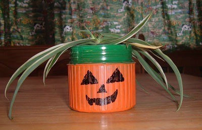 Halloween Planter from Detergent Lid