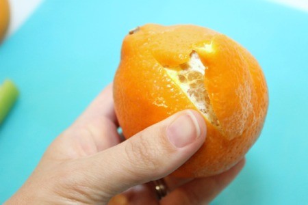 peel the oranges
