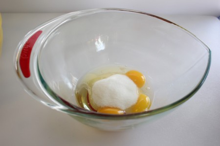 Bowl with eggs and sugar.