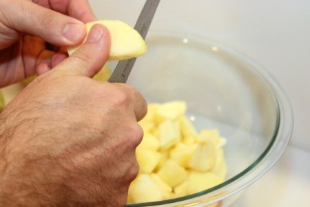 cut apples into chunks
