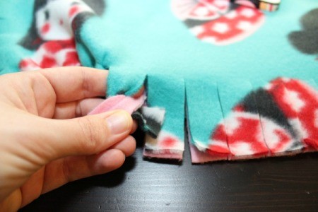 Making a No-Sew Dog Throw | ThriftyFun