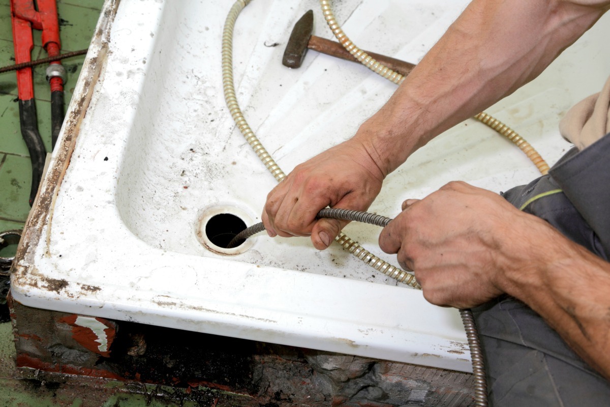 removing-a-bathtub-drain-thriftyfun