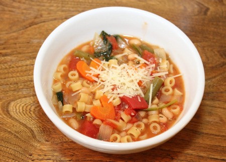 minestrone soup in bowl 1