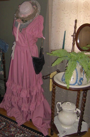 Form with pink dress.