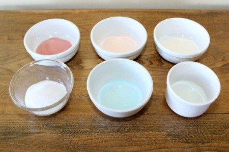 jello powder in bowls