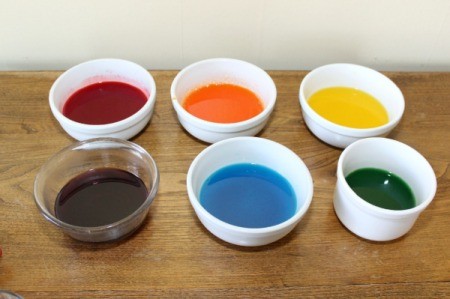 prepared jello in bowls