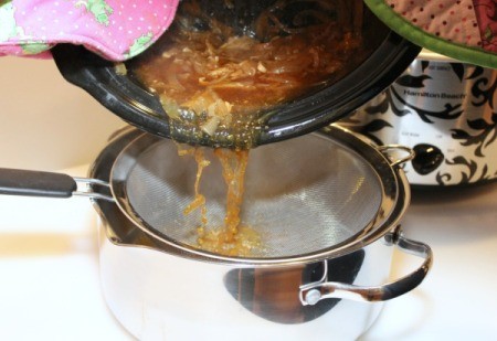 strain onions from liquid