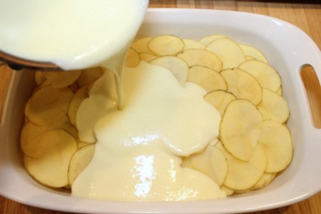 pour cheese sauce on potatoes
