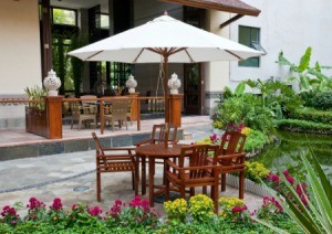 wood patio umbrella table and chairs