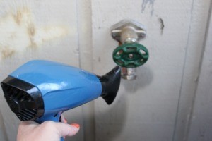 Hairdryer for Thawing Frozen Pipes