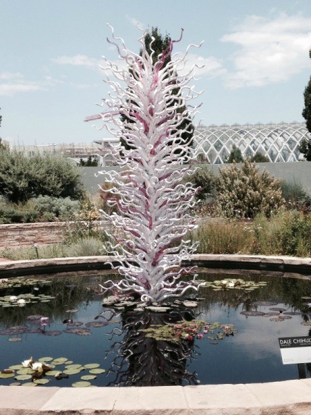 reminds me of the crystal entity in Star Trek