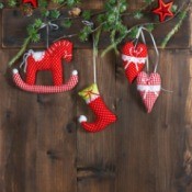 fabric Christmas decorations: rocking horse, stocking and hearts