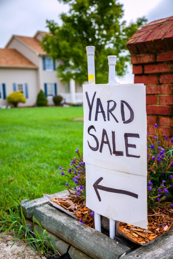 Selling at Yard Sales vs Online Auctions | ThriftyFun