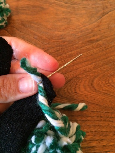pull yarn through glove tip 1
