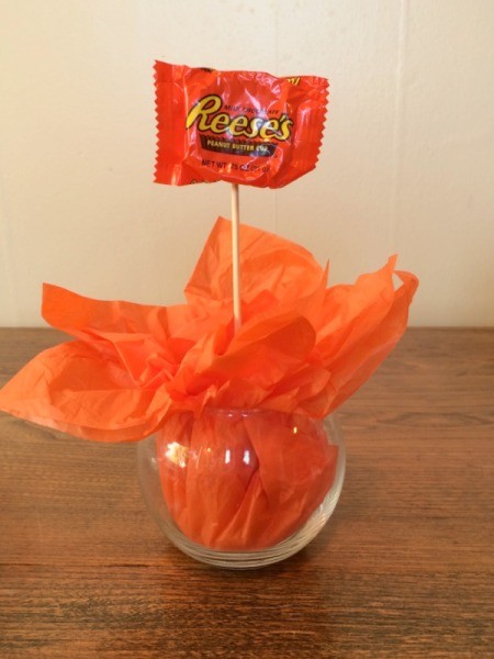 arrange candy in vase 1