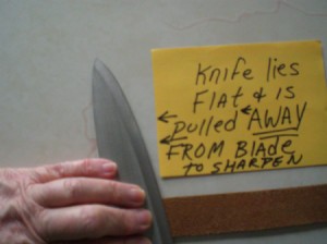 Using a belt to sharpen a knife edge