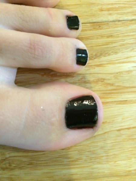 paint nails black