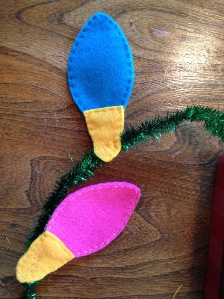 right side of garland showing two bulbs