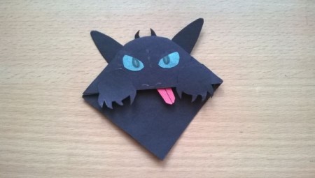 A cute cat corner bookmark