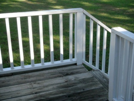 Cleaning Mildew off Vinyl Deck Railings