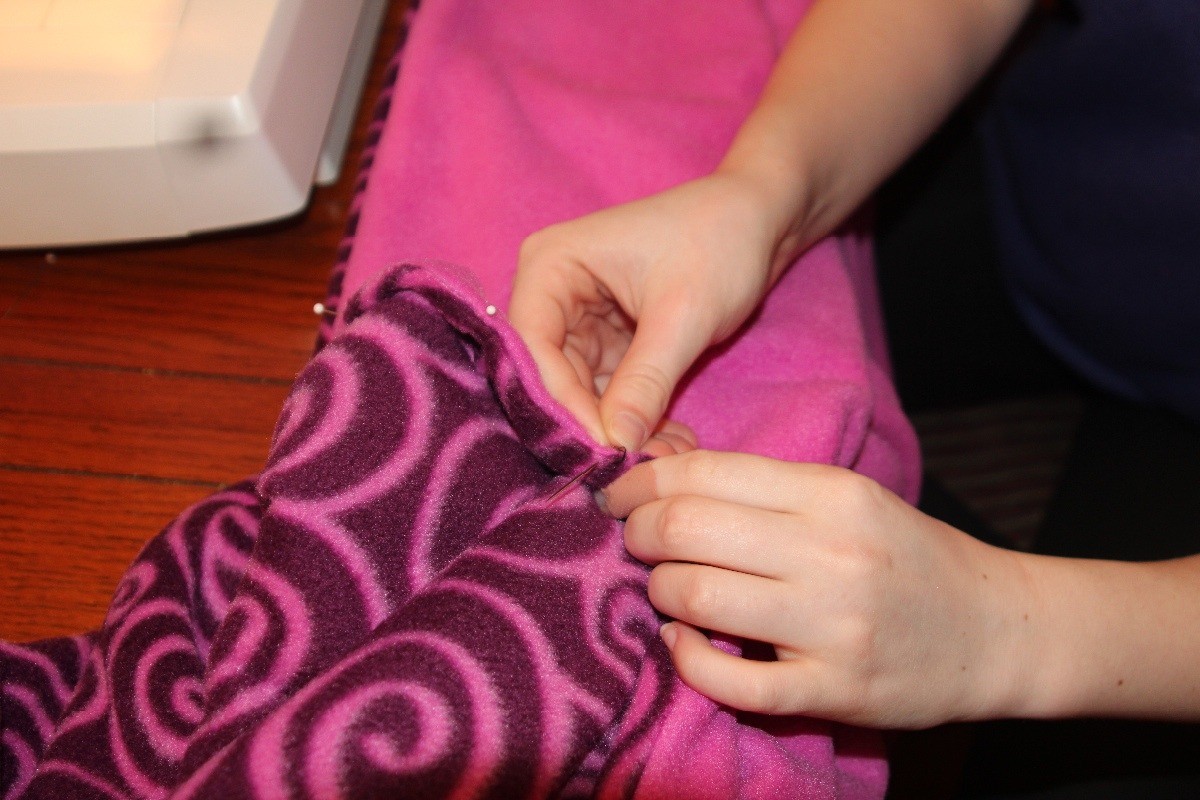 Making A Fleece Blanket Thriftyfun