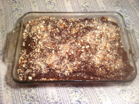 glass baking pan with finished cake