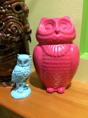 Revamping Thrift Store Figurines - hot pink and light blue owl figurines