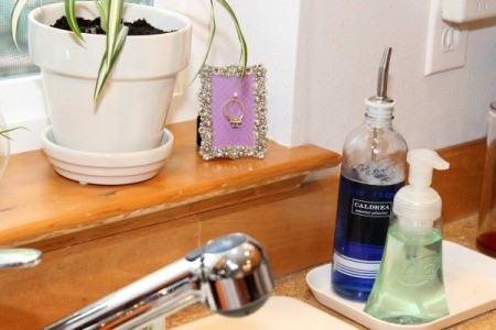 ring holder on windowsill