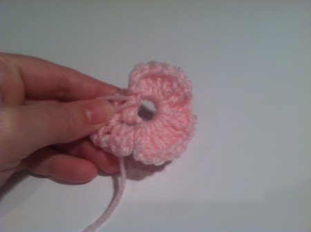 Crocheted flower, step 4