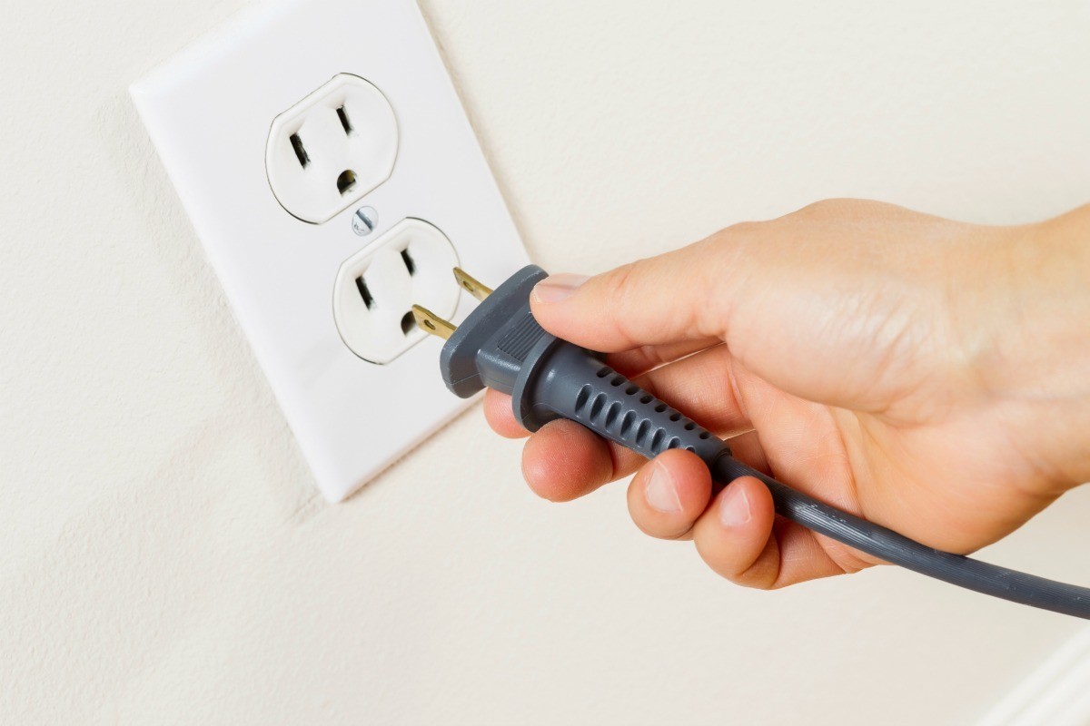 Getting Plugs to Stay in Outlets? | ThriftyFun