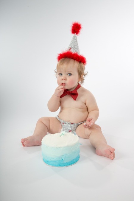 baby smashing cake