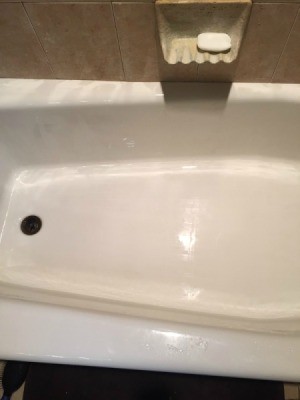 A clean tub after stains have been removed.