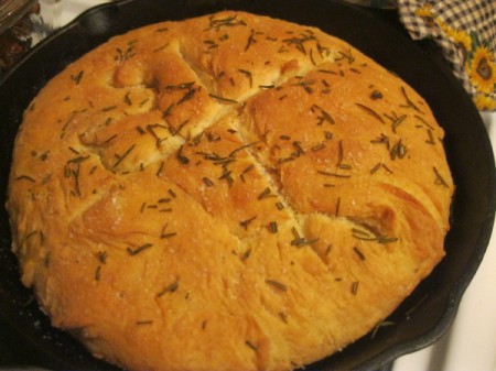 Bread cooked in a cast iron skillet.