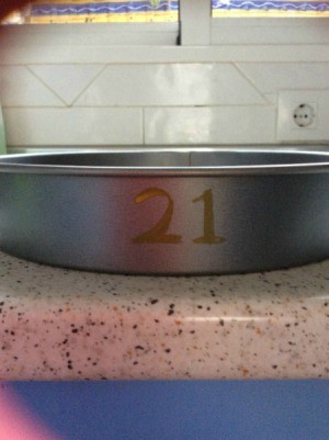 size painted on side of cake pan