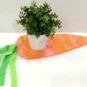 Mini Carrot Table Runner