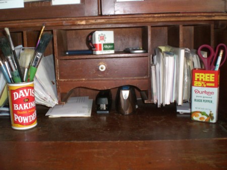 A desk set from old containers.
