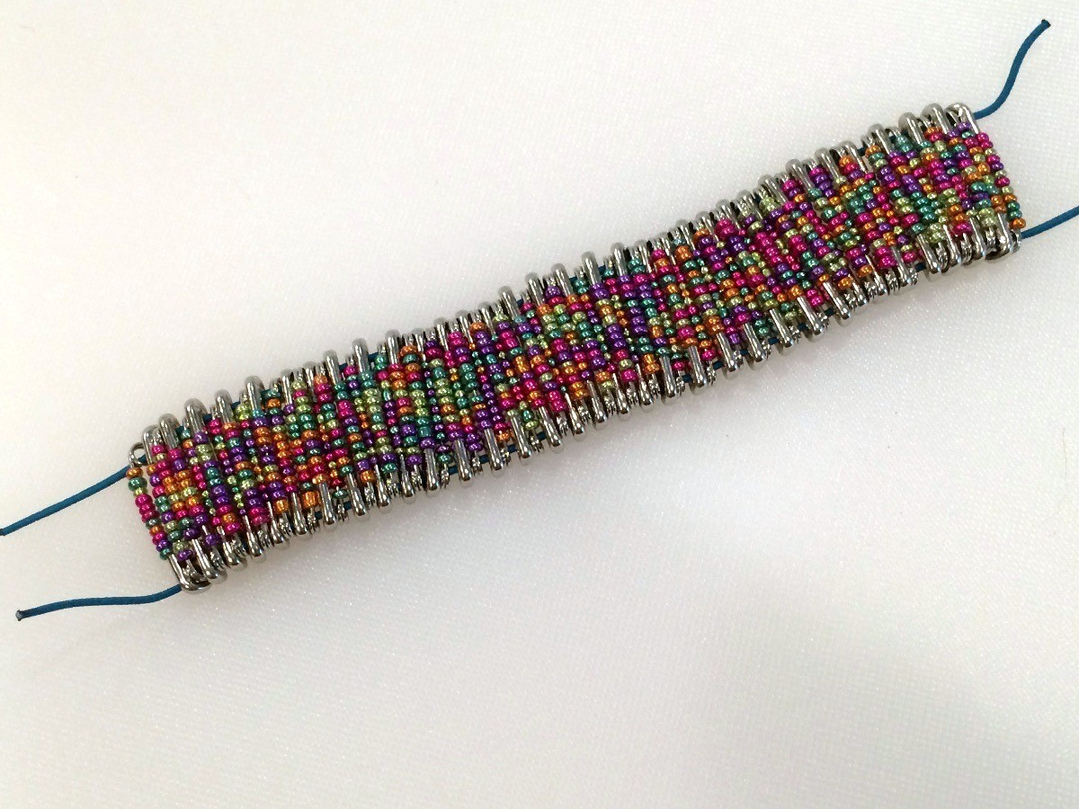 how to make a beaded safety pin bracelet