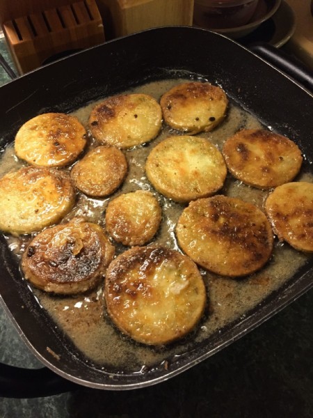 breaded tomatoes in pan