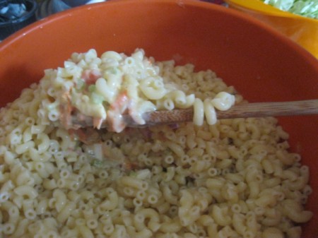 mixing macaroni in