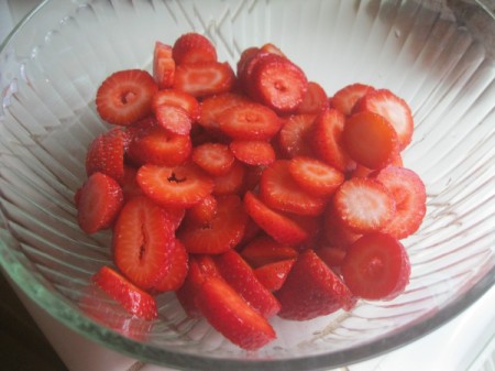 sliced strawberries
