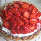 sliced strawberries on pie