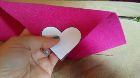 Felt Heart Bookmark - placing the template against the felt